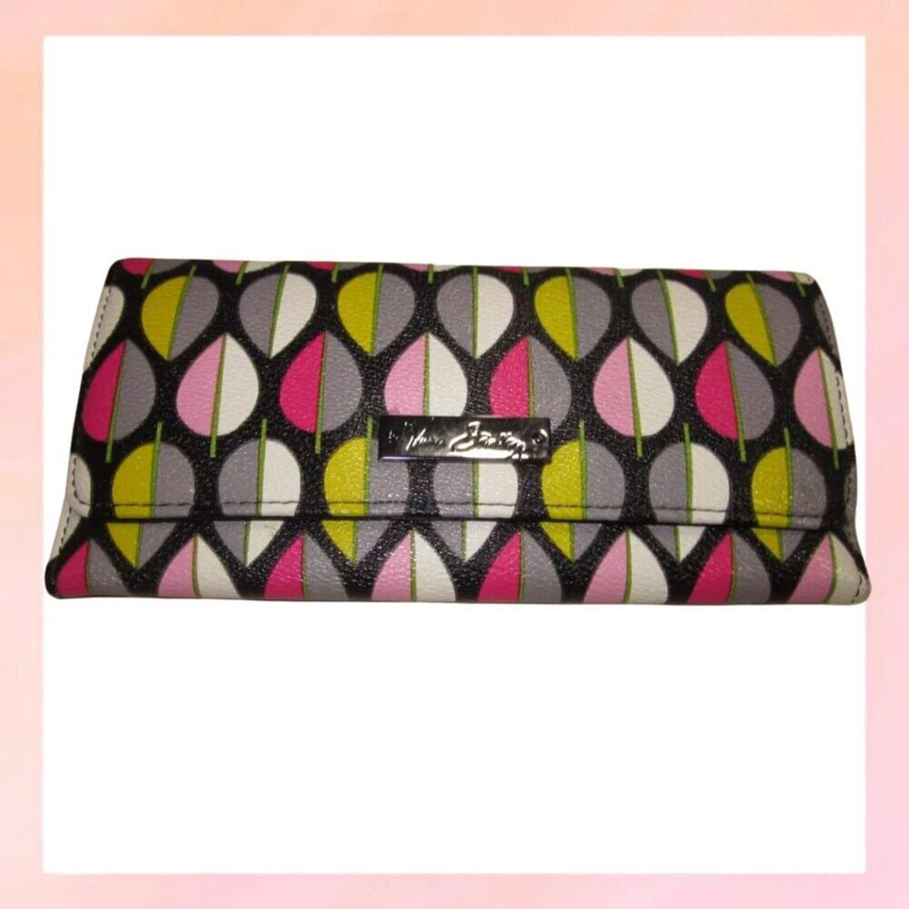 VERA BRADLEY VINYL TRIFOLD LEAF PRINT WALLET, MAGNETIC CLOSE, # 530W